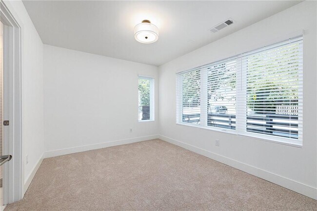 Building Photo - 1540 Millwood Pl