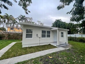 Building Photo - 2103 SW 60th Ave