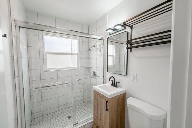 Foto del edificio - Brand New 2 Bed / 1 Bath Cottage w/ Private Garage & Yard! |Offering Two Weeks of Free Rent!|