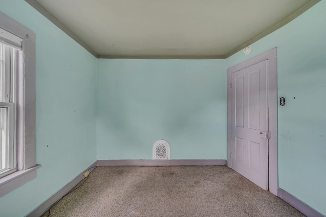 Building Photo - 608 S Webster Ave