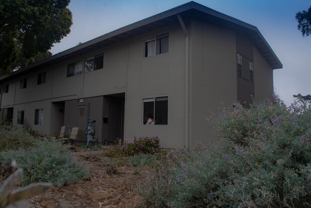 Front - 1709 Baker Ct