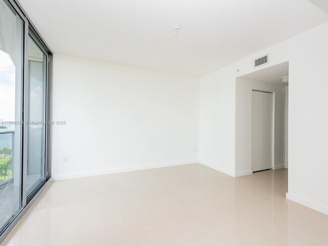Foto del edificio - 488 NE 18th St