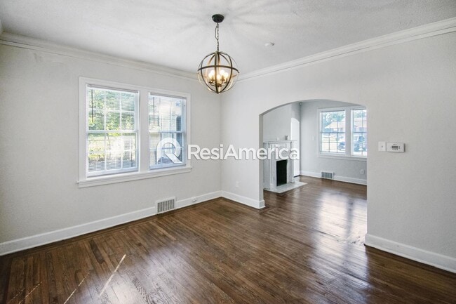 Building Photo - Beautifully Renovated Rental Near Rhodes College!