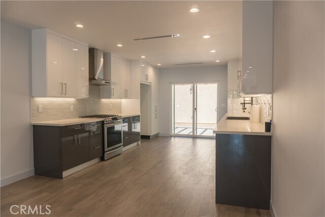 Foto del edificio - 6850 Encino Ave
