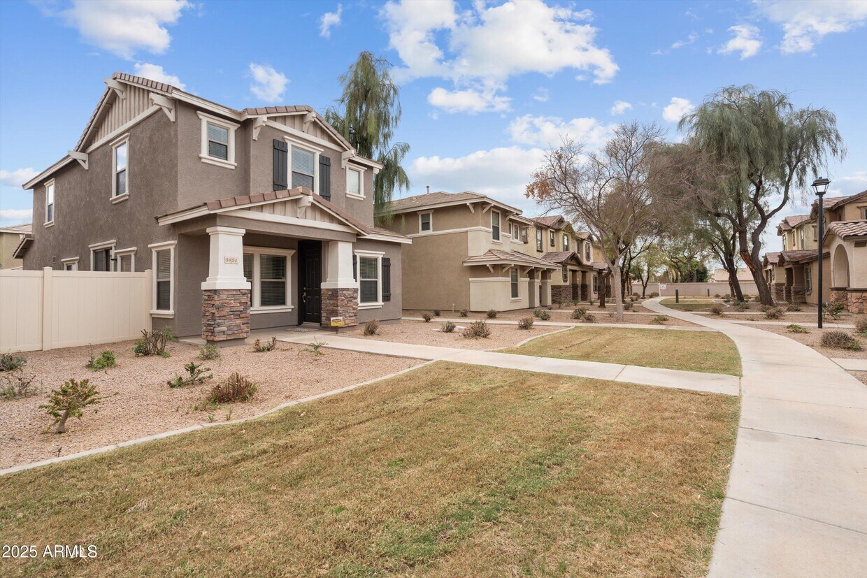Primary Photo - 5824 E Hoover Ave