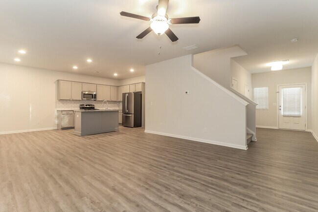Building Photo - 221 N Fortune Way