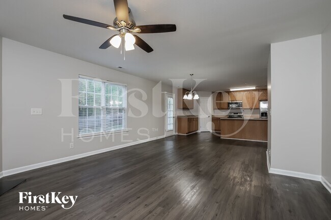 Foto del edificio - 612 Brassfield Dr