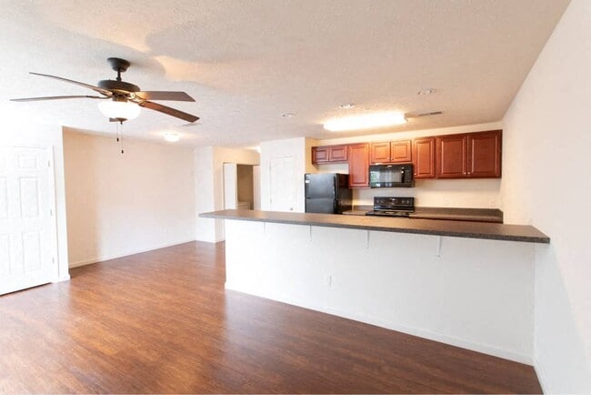 Building Photo - McCormick Manor