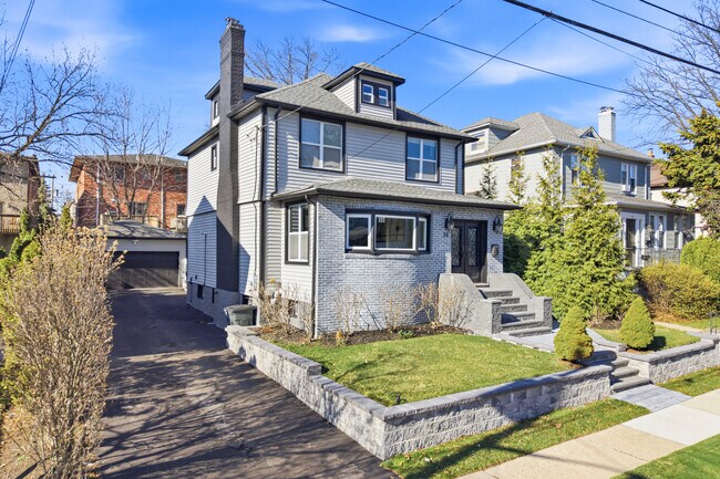 Foto del edificio - 54 Lawton Ave