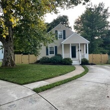 Building Photo - 442 Westshire Dr
