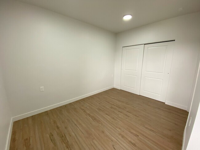 Building Photo - One Month Free Rent!