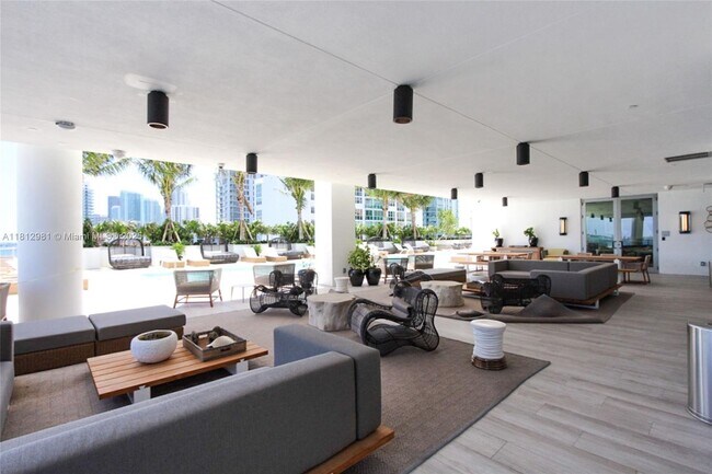 Foto del edificio - 2900 NE 7th Ave