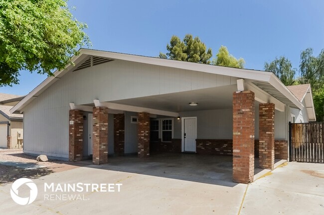 Building Photo - 555 N Elm
