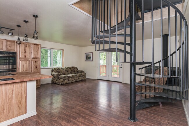 Foto del edificio - Solid 2 Bedroom 2 Bath House With Convenient Location to Eielson AFB