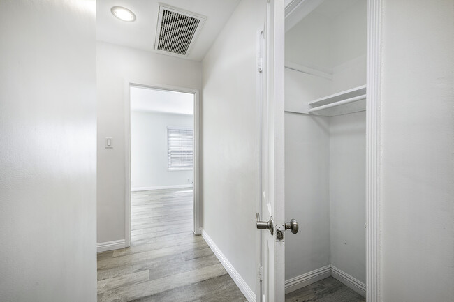 Building Photo - 2882 San Francisco Ave
