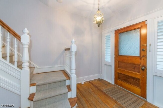 Building Photo - 10 Riggs Pl