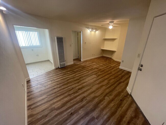 Foto del edificio - **MOVE IN SPECIAL $500 OFF 1st month** Cha...