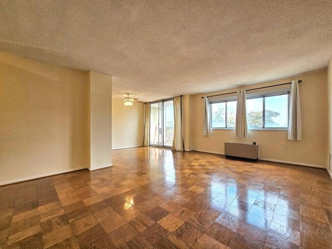 Building Photo - 2059 Huntington Ave