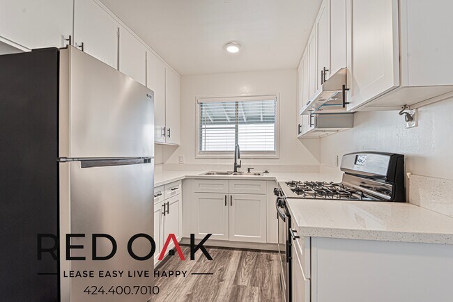 Building Photo - Breathtaking One Bedroom with Stainless St...