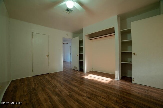 Building Photo - 804 N Perry Ave