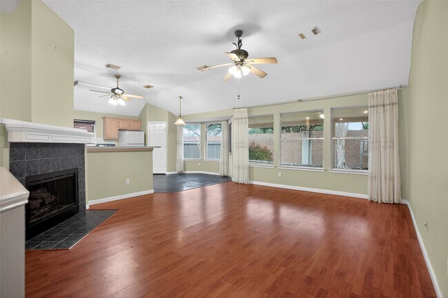 Foto del edificio - 12530 Meadowglen Dr