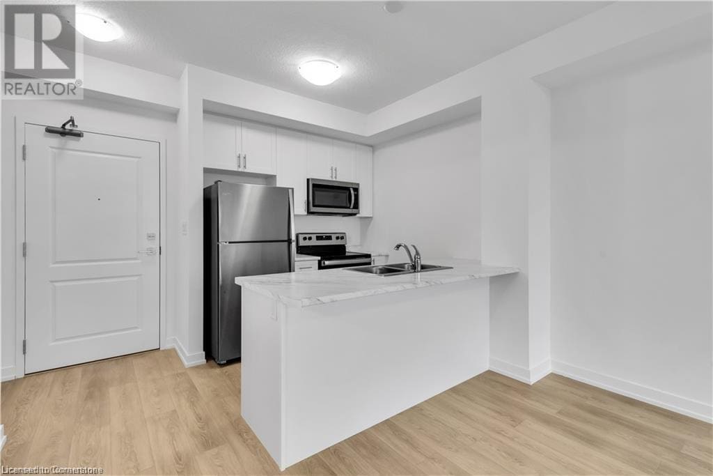 Primary Photo - 470 Dundas St E