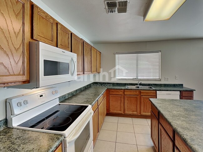 Building Photo - 6507 W Hughes Dr