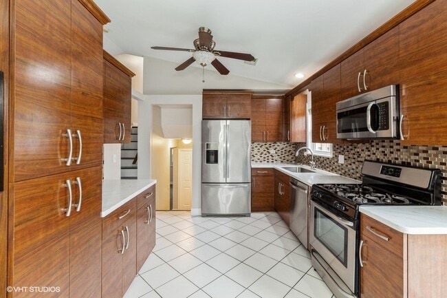 Building Photo - 2781 Hillsboro Ln