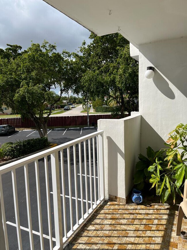Building Photo - 1200 NE Miami Gardens Dr