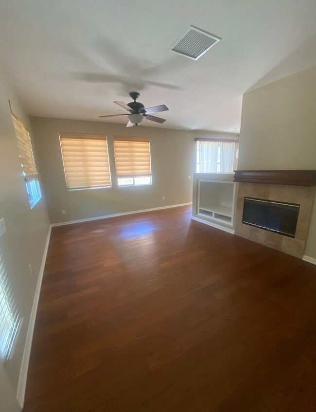 Building Photo - Simi Valley - Two story 4 bedroom, 3 bathroom townhome in Paseo Del Sol!