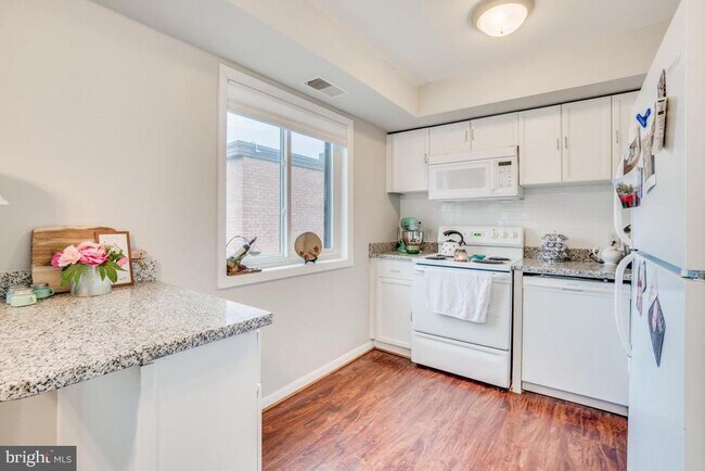 Building Photo - 3310 S 28th St