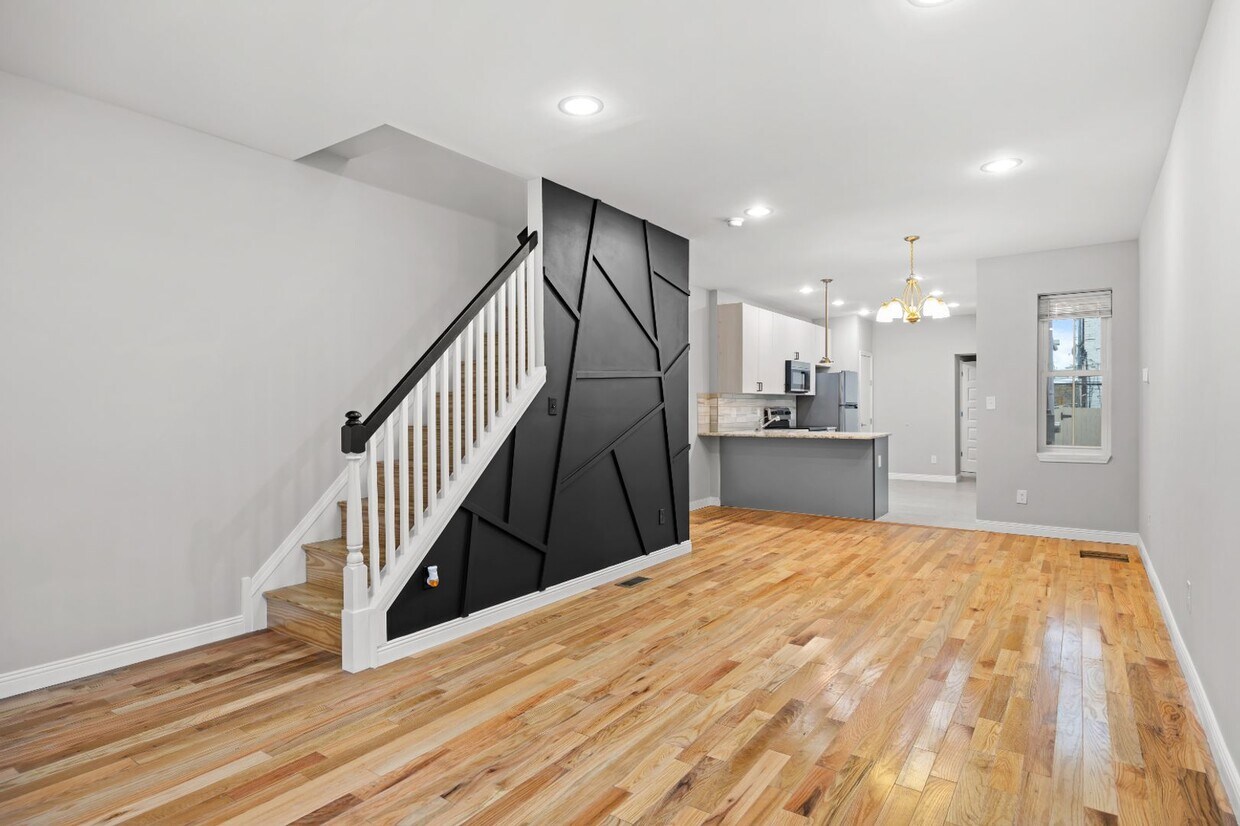 Foto principal - ??? BRAND NEW RENOVATED 3 BEDROOM 2.5 BATH...