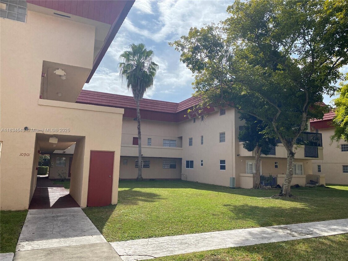 Foto principal - 10901 N Kendall Dr
