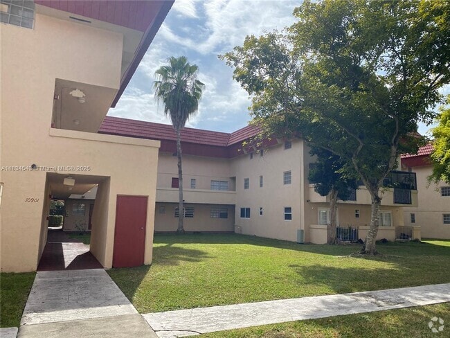 Building Photo - 10901 N Kendall Dr