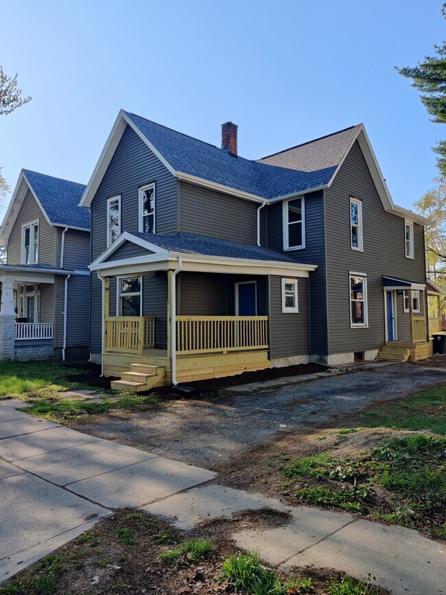 Building Photo - 610 Riverside Ave