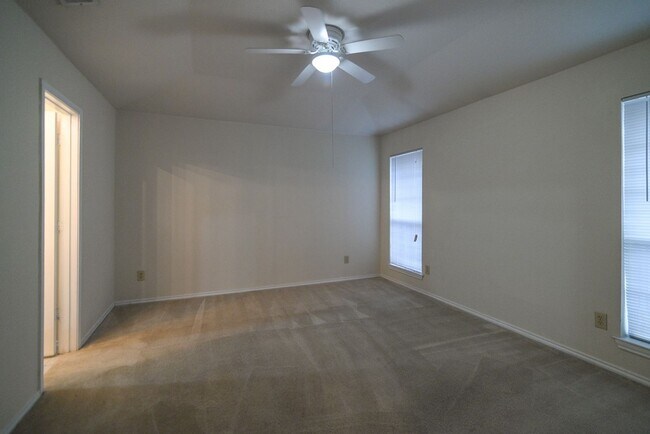 Foto del edificio - Spacious 2 Bedroom, 2 Bath Duplex – Over 1,200 Sq. Ft!