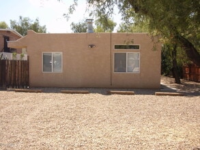 Building Photo - 2725 N Dodge Blvd