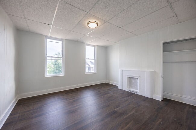 Building Photo - 508 E 9th Ave