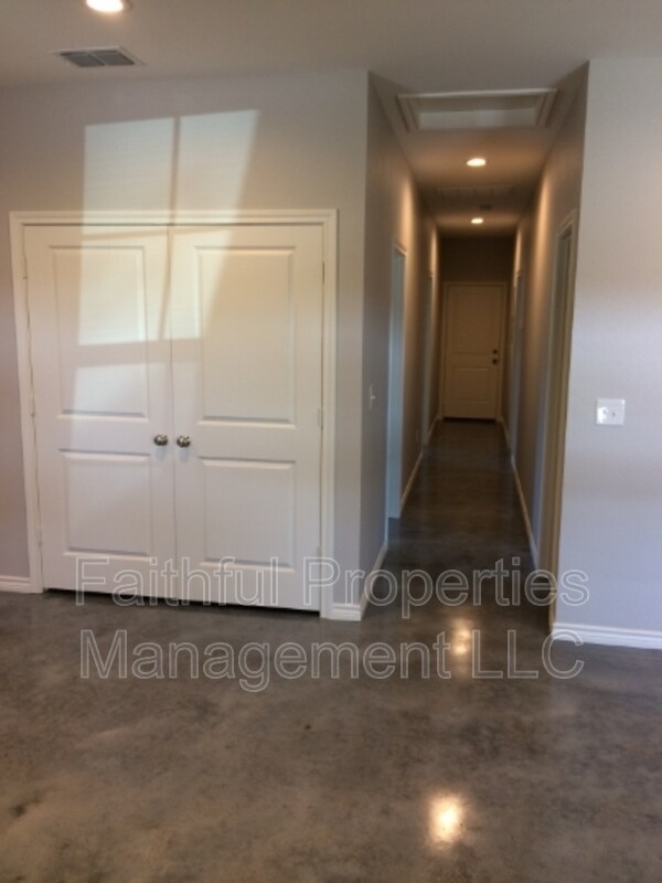 Foto del edificio - 10222 State Hwy 31 E
