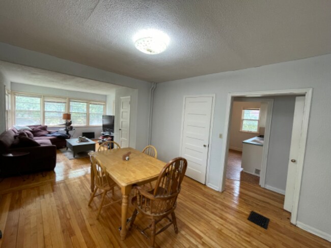 Foto del edificio - 2529 Pleasant Ave