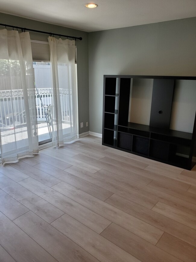 Foto del edificio - ENCHANTING 1 Bd/1 Ba Ground Floor Unit w/O...