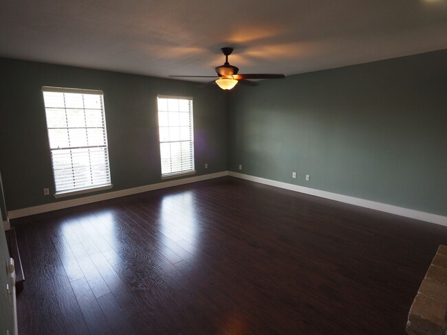 Building Photo - Amazing Austin condo!