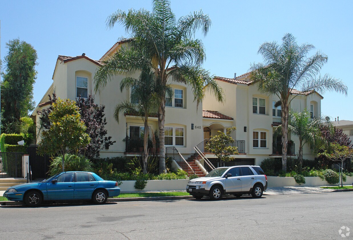 Monroe Courts Apartments in Los Angeles, CA