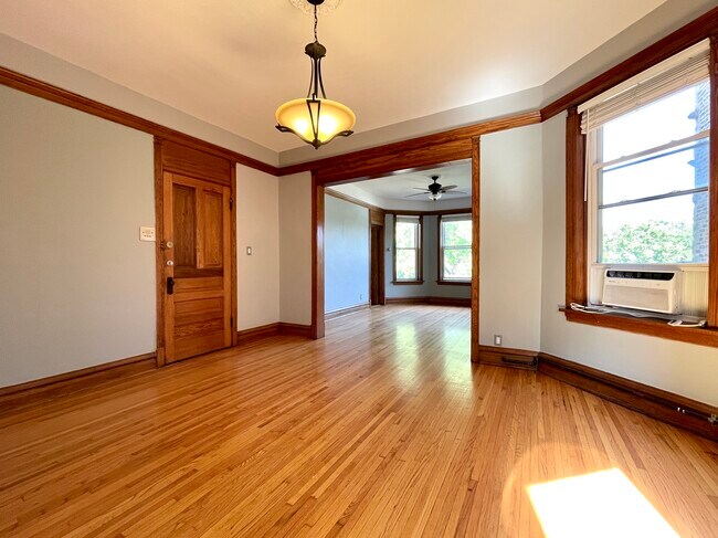 Foto del edificio - 2641 W Logan Blvd