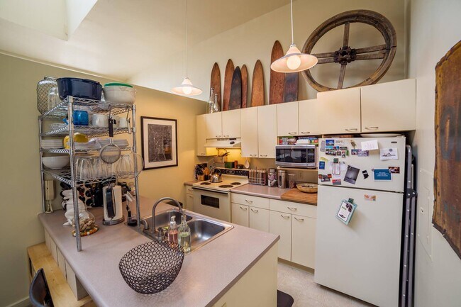 Foto del edificio - Central High & Stephenson Mills Apartments