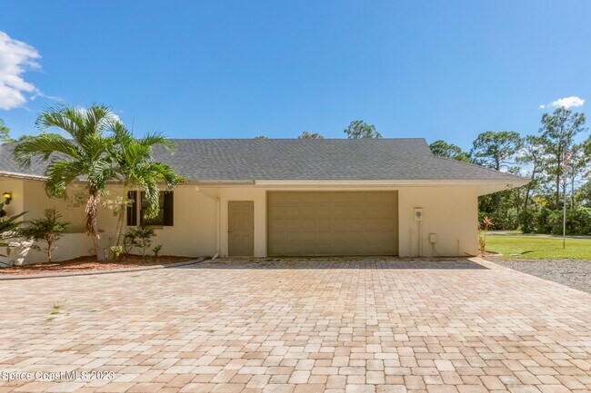 Foto del edificio - 1639 Emmaus Rd NW