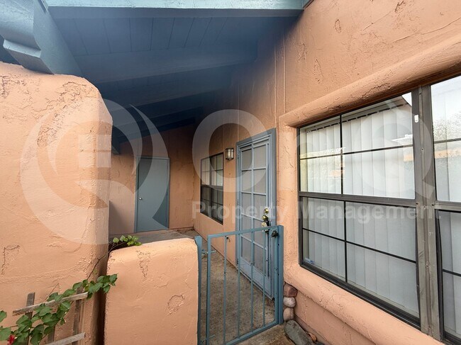 Foto del edificio - 5434 N Vía Del Arbolito