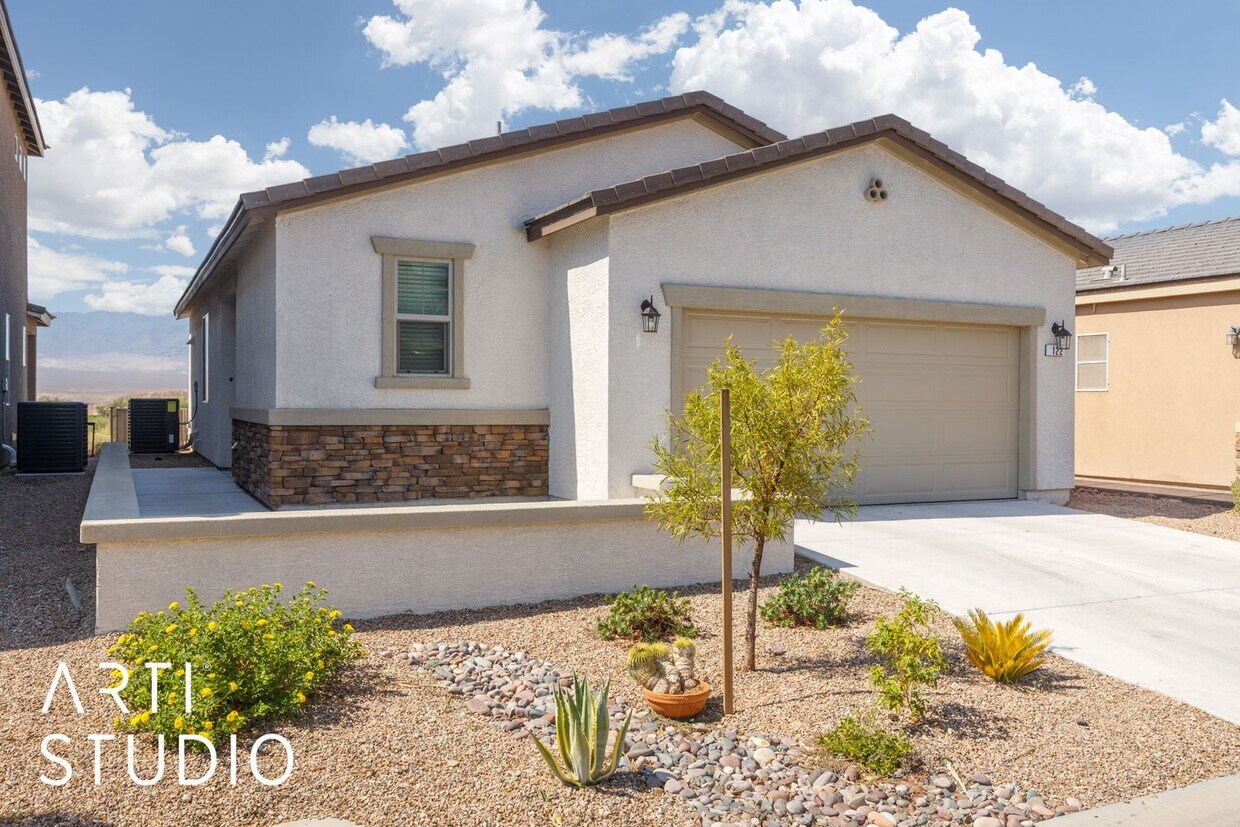 Foto principal - Beautiful Home on Parliament Pt With Spect...