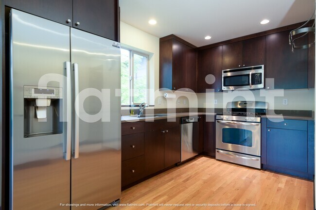 Foto del edificio - 1512 44th Ave SW