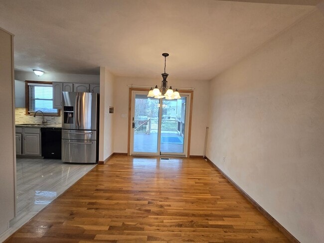 Building Photo - Beautiful Split Entry - 3 Bedroom 2.5 Bathroom in Rustic Ridge Estates